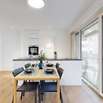 Apartament Bright & Modern In *