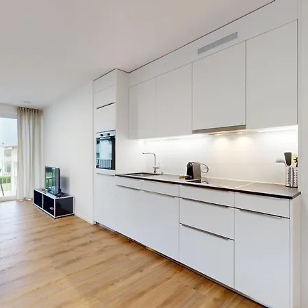 דירה Bright & Modern In