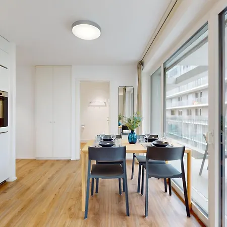 Bright & Modern In דירה