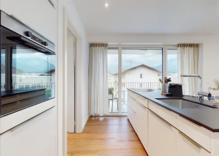 Bright & Modern In سيون